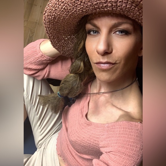 Meet your Posher, Peggy - Picture 2 of 4